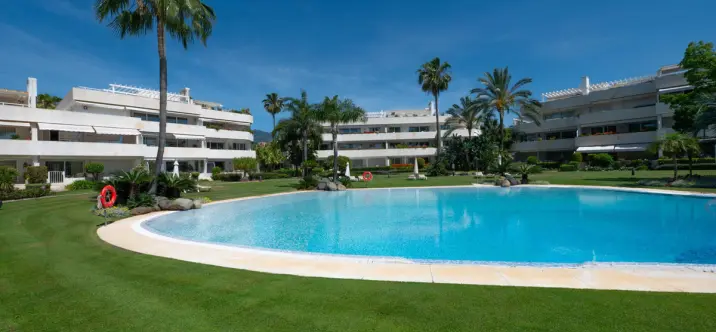 Venta de ático dúplex en Nueva Andalucía 3