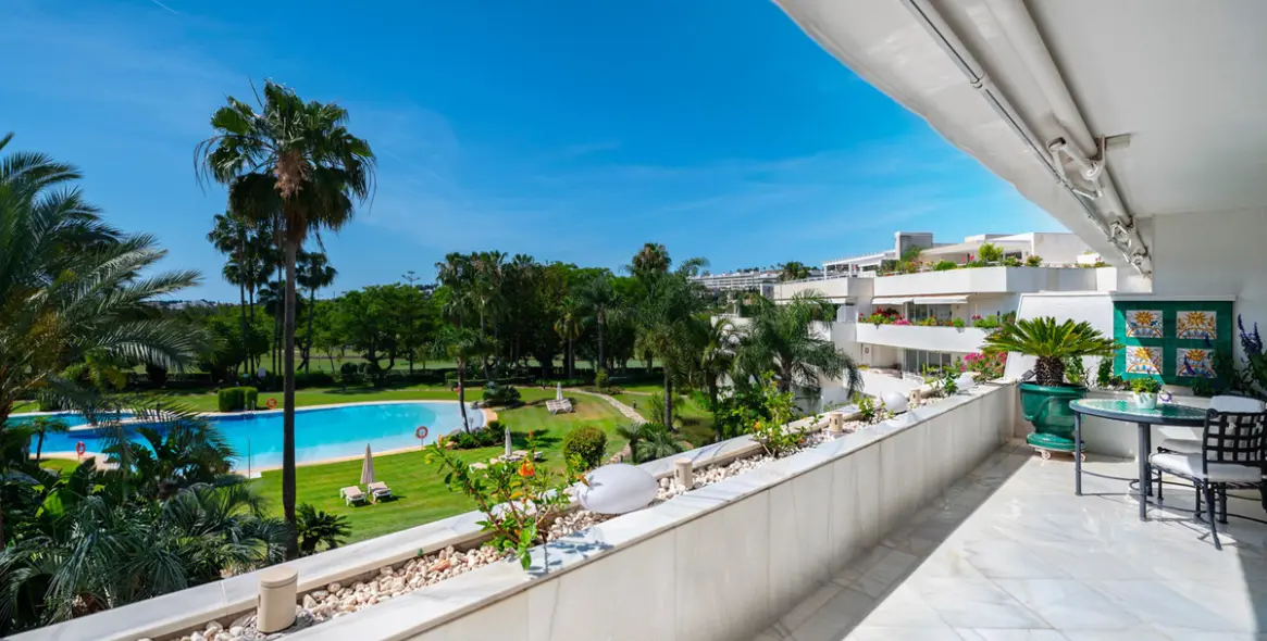 Venta de ático dúplex en Nueva Andalucía 6