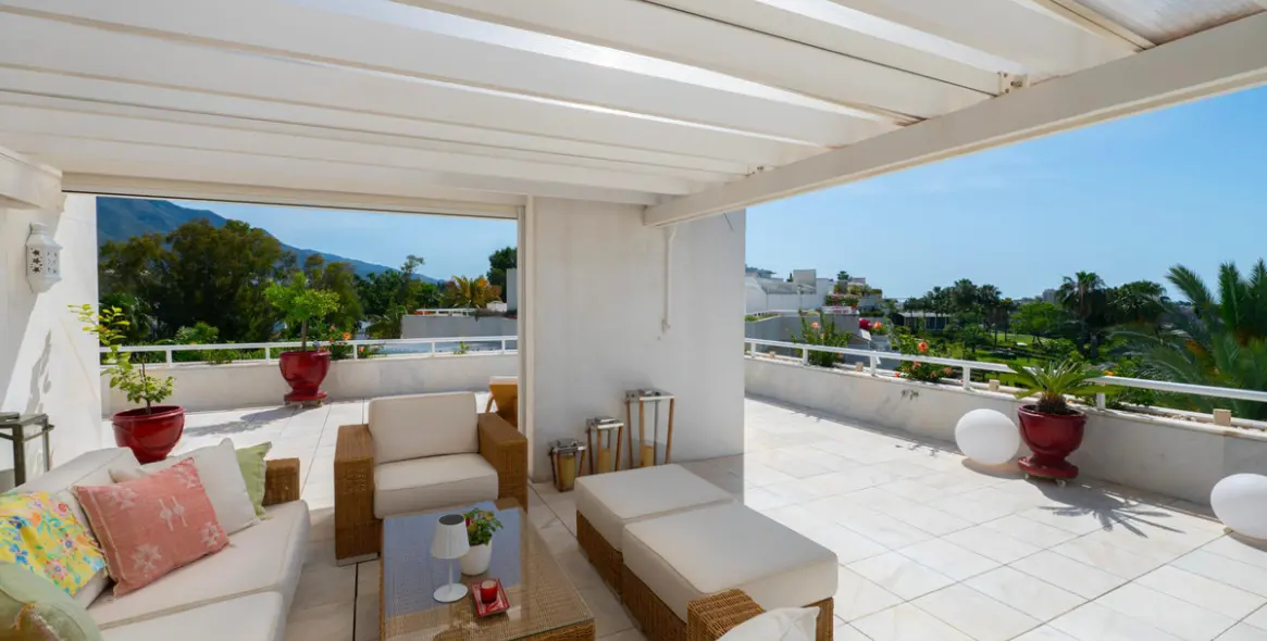 Venta de ático dúplex en Nueva Andalucía 7