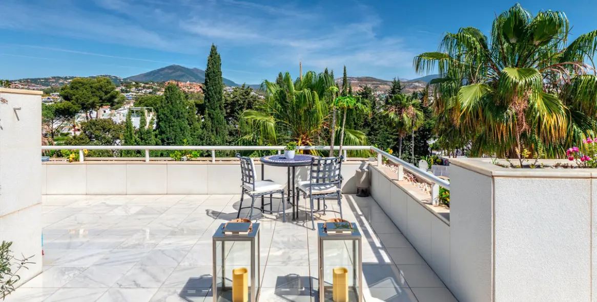 Venta de ático dúplex en Nueva Andalucía 9