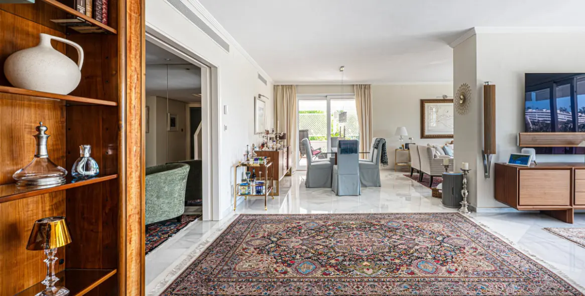 Venta de ático dúplex en Nueva Andalucía 18