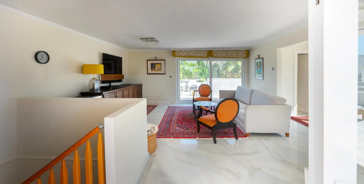 Venta de ático dúplex en Nueva Andalucía 30
