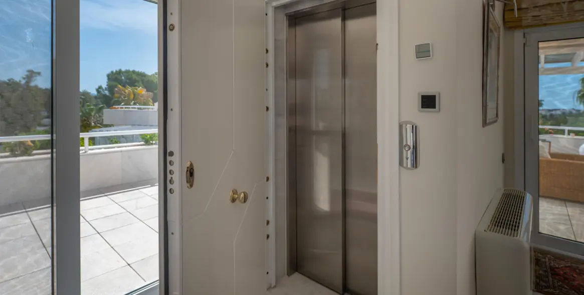 Venta de ático dúplex en Nueva Andalucía 32
