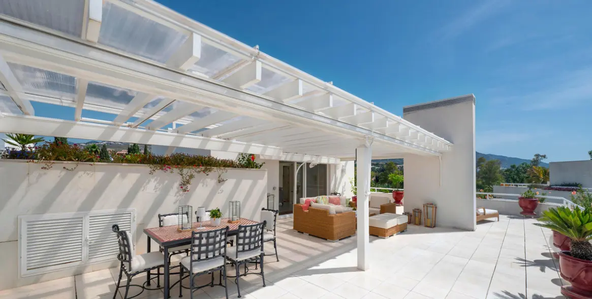 Venta de ático dúplex en Nueva Andalucía 33