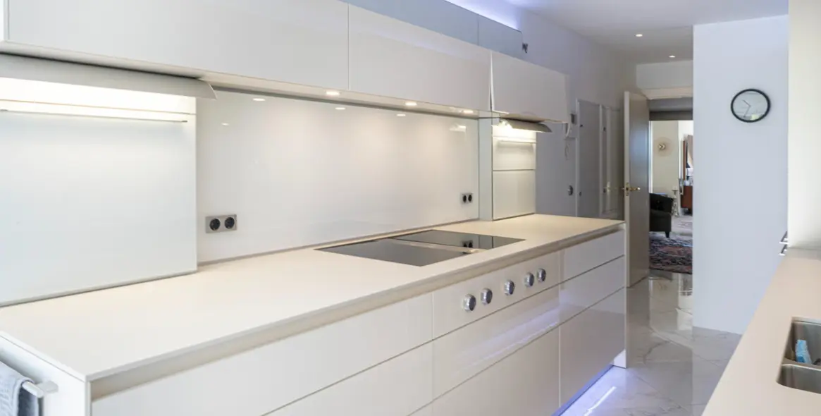 Venta de ático dúplex en Nueva Andalucía 43
