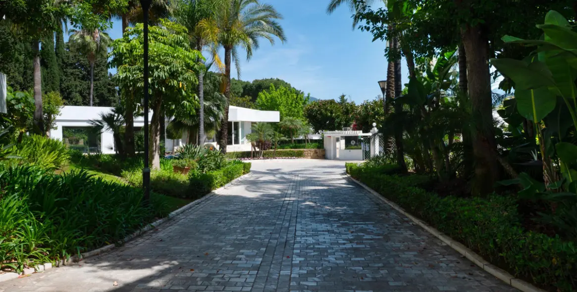 Venta de ático dúplex en Nueva Andalucía 49