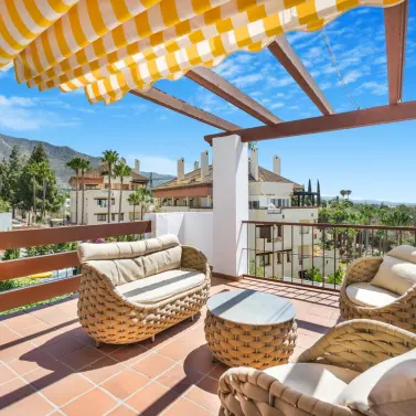 Alquiler a corto plazo de apartamento en planta media en The Golden Mile