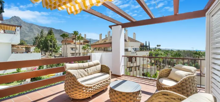 Short-term rent of middle floor apartment in The Golden Mile 0