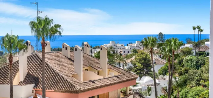 Short-term rent of middle floor apartment in The Golden Mile 1