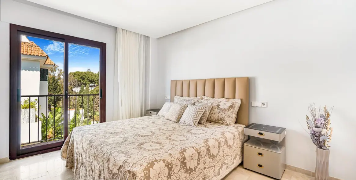 Short-term rent of middle floor apartment in The Golden Mile 6