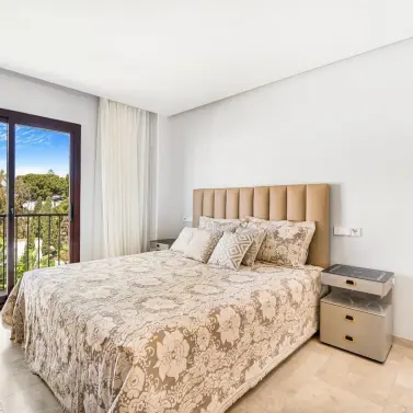 Alquiler a corto plazo de apartamento en planta media en The Golden Mile