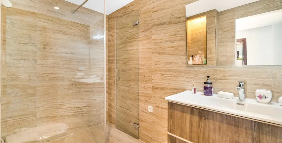 Short-term rent of middle floor apartment in The Golden Mile 7