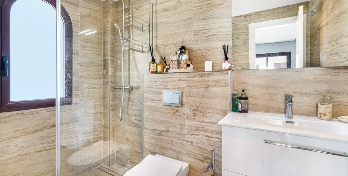 Short-term rent of middle floor apartment in The Golden Mile 8