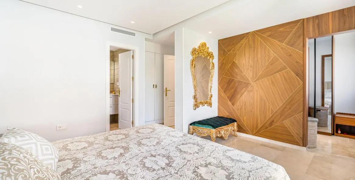 Short-term rent of middle floor apartment in The Golden Mile 9