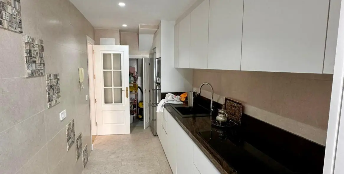 Short-term rent of middle floor apartment in The Golden Mile 10