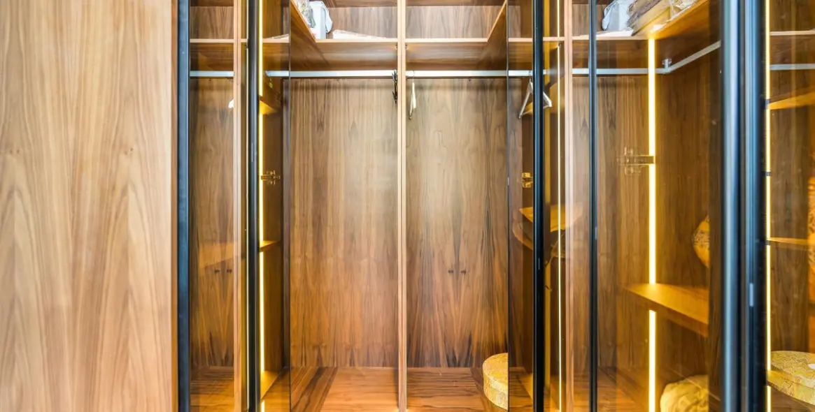 Short-term rent of middle floor apartment in The Golden Mile 11