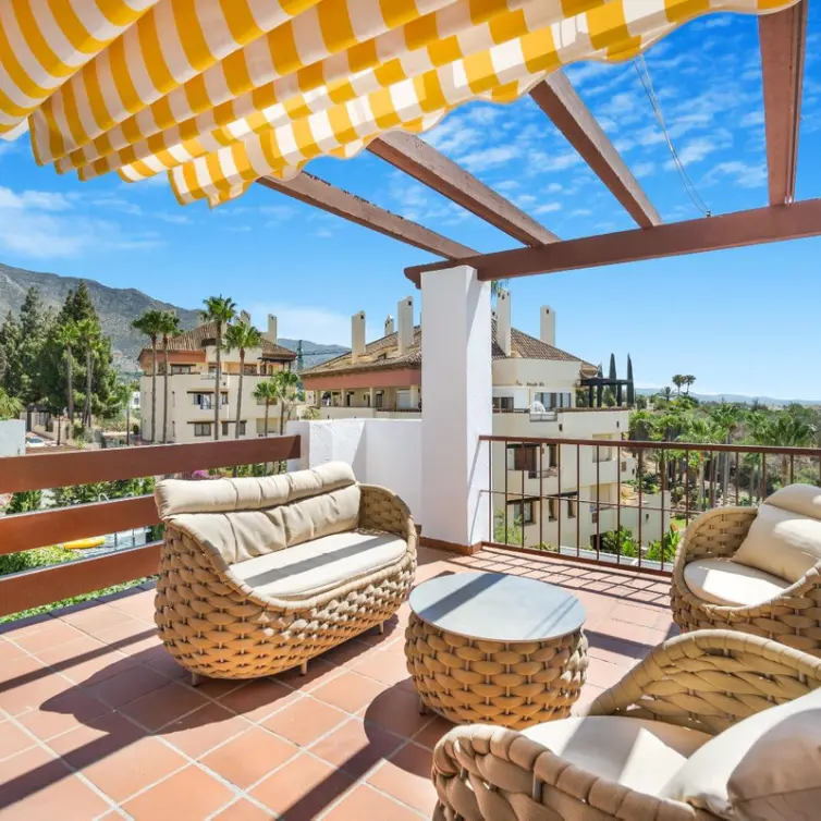 Long-term rent of middle floor apartment in The Golden Mile