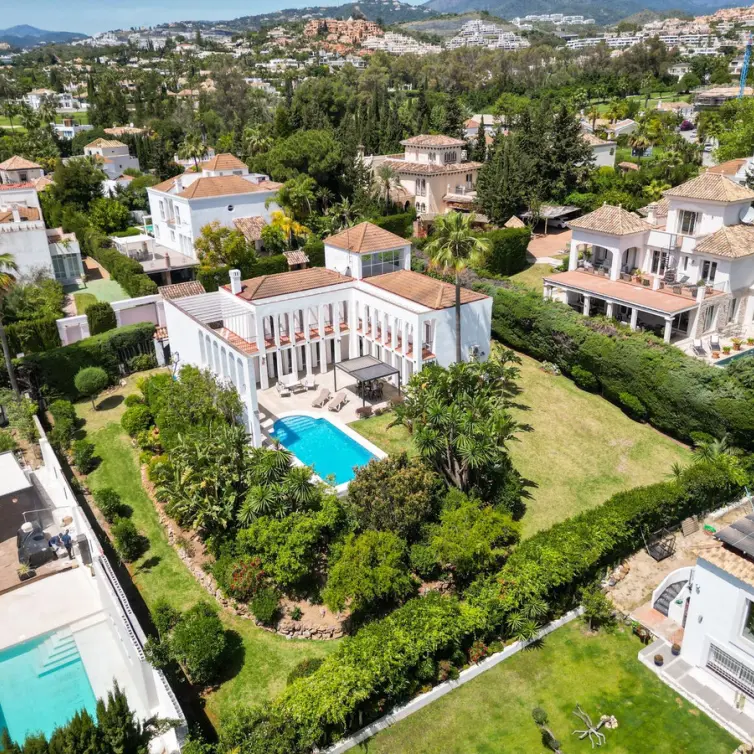 Long-term rent of detached villa in Nueva Andalucía