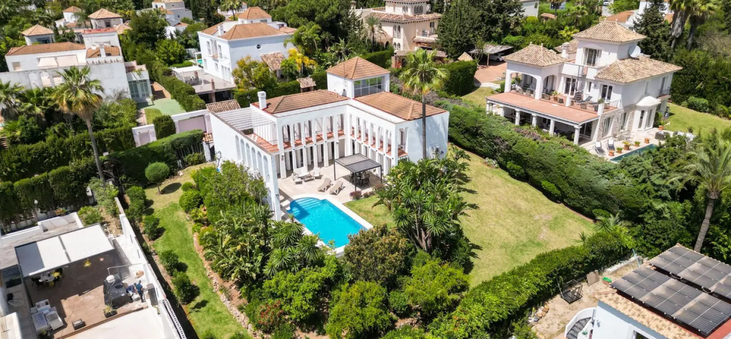 Long-term rent of detached villa in Nueva Andalucía 0