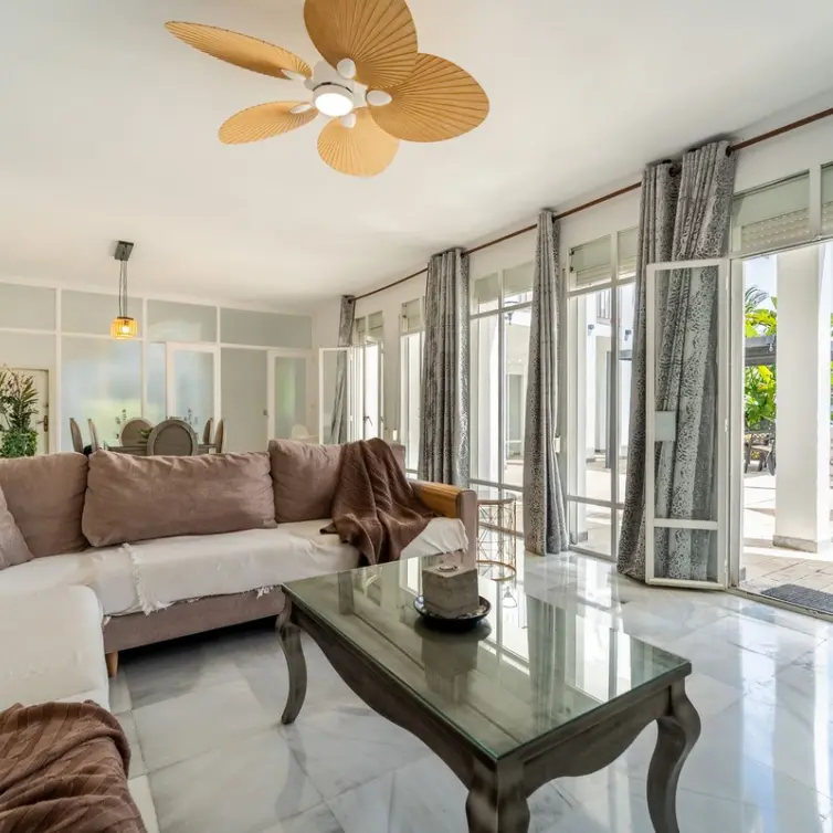 Long-term rent of detached villa in Nueva Andalucía
