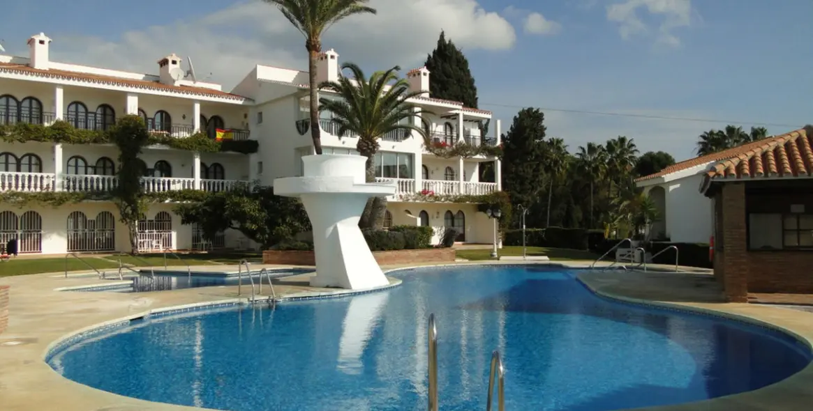 Venta de apartamento en planta media en Riviera del Sol 1