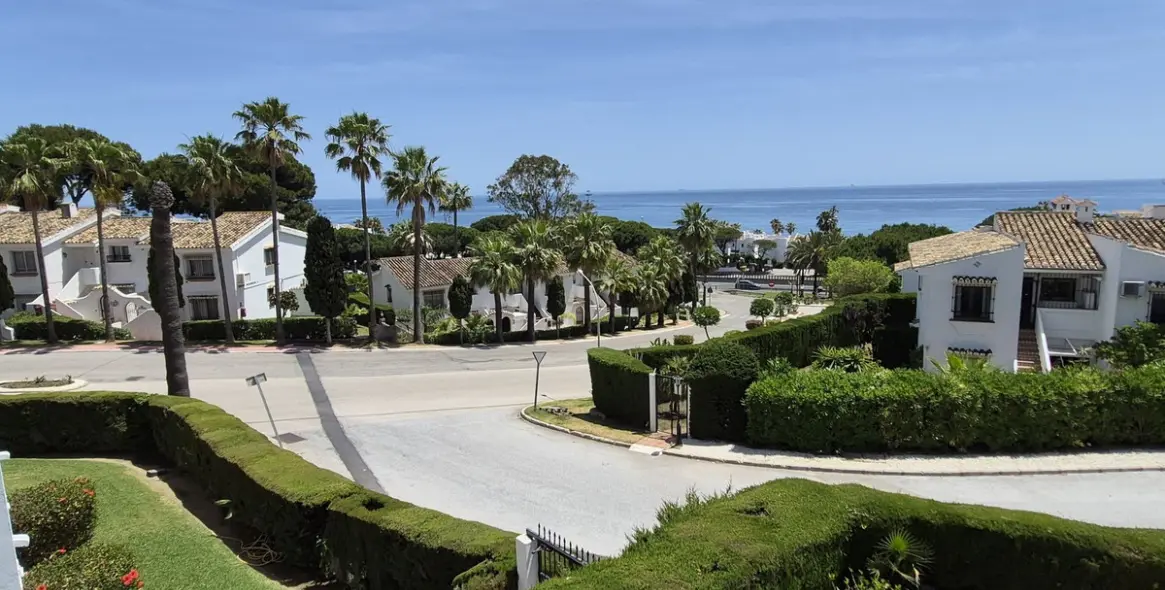 Venta de apartamento en planta media en Riviera del Sol 2