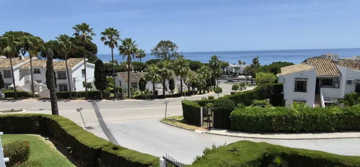Venta de apartamento en planta media en Riviera del Sol 1