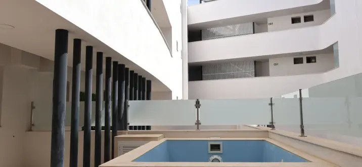 Venta de apartamento en planta baja en Estepona 0