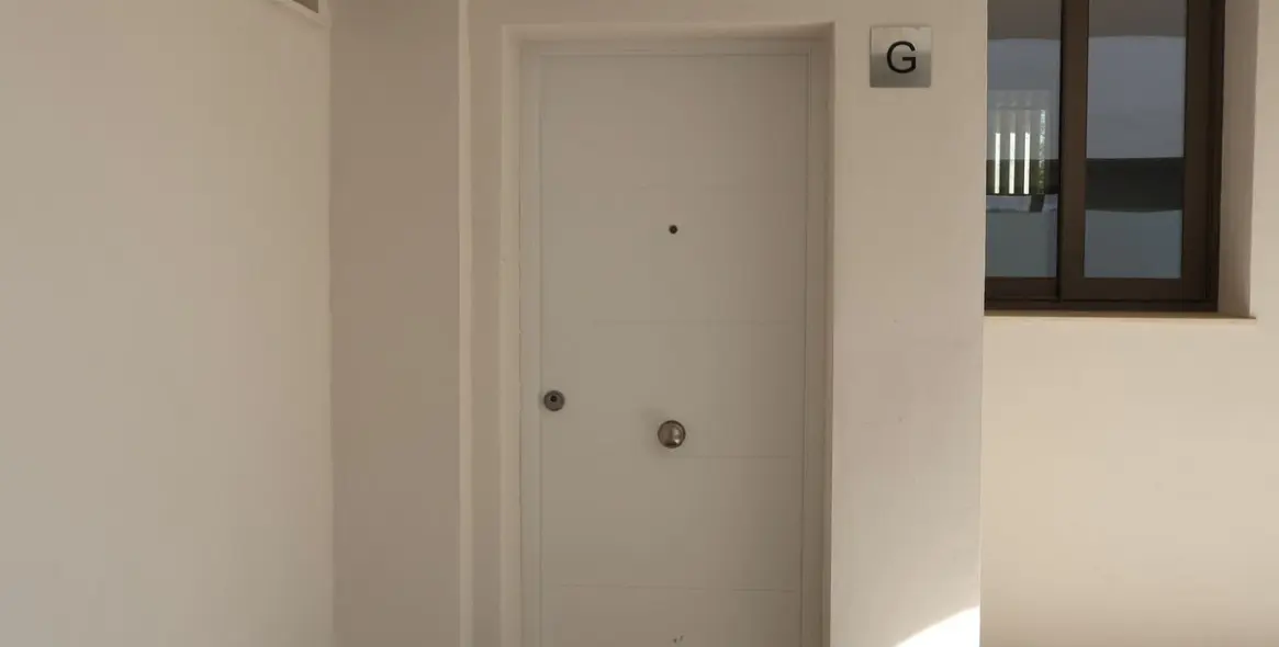 Venta de apartamento en planta baja en Estepona 2