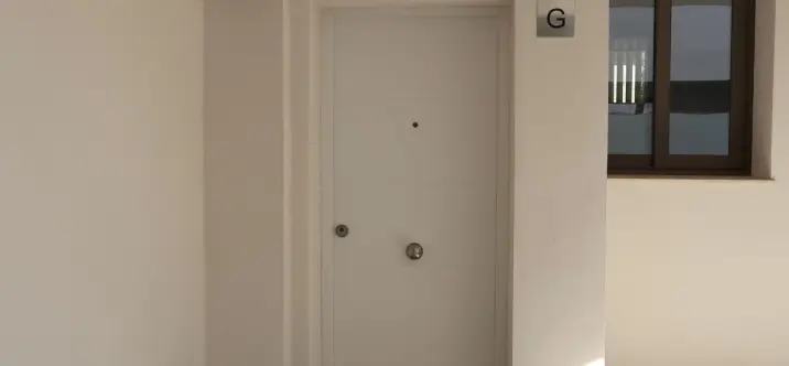 Venta de apartamento en planta baja en Estepona 1