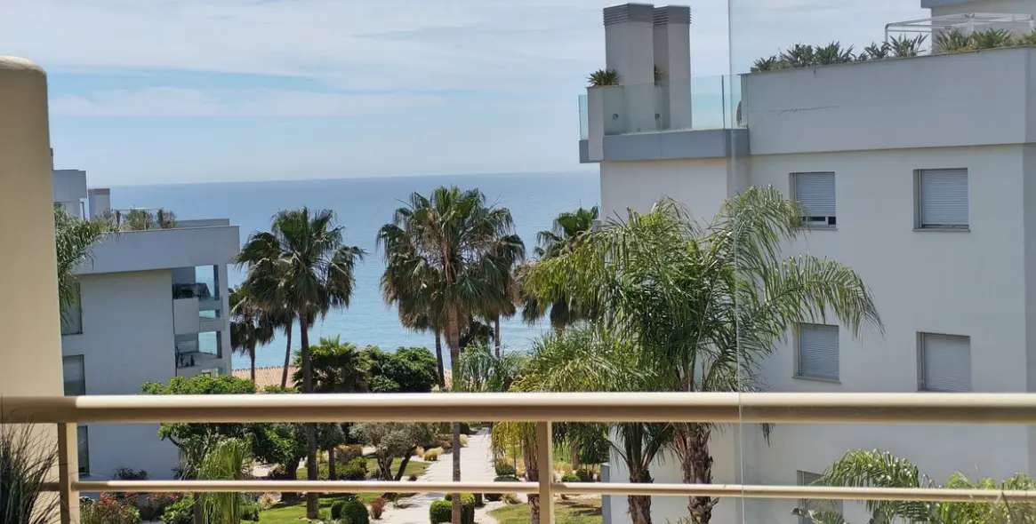 Venta de apartamento en planta media en Mijas Costa 2