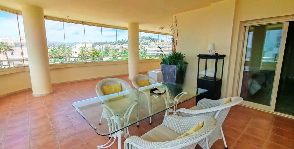 Venta de apartamento en planta media en Mijas Costa 3