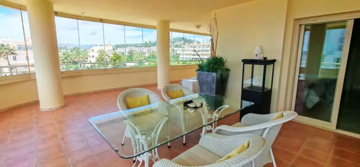 Venta de apartamento en planta media en Mijas Costa 2