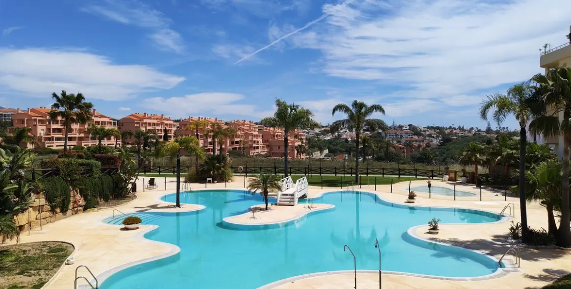 Venta de apartamento en planta media en Mijas Costa 15