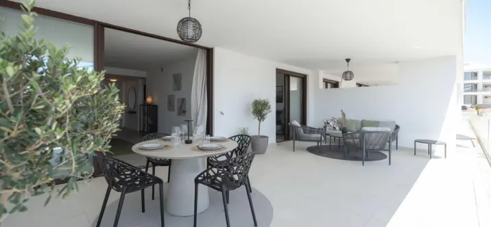 Venta de apartamento en planta media en Higueron 1