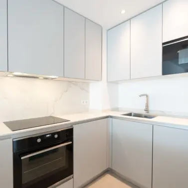 Venta de apartamento en planta media en Higueron