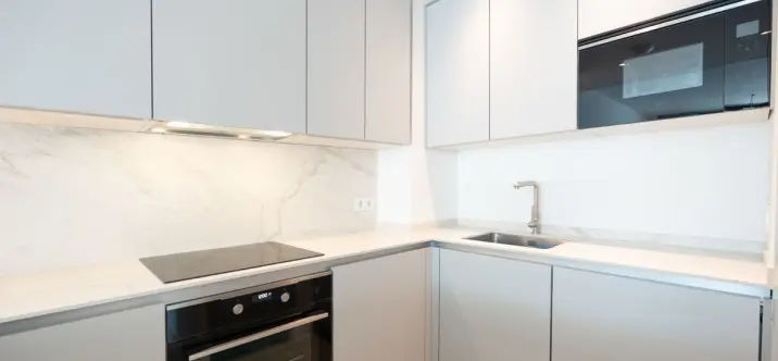 Venta de apartamento en planta media en Higueron 3