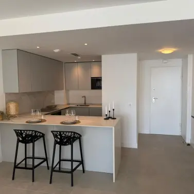 Venta de apartamento en planta media en Higueron