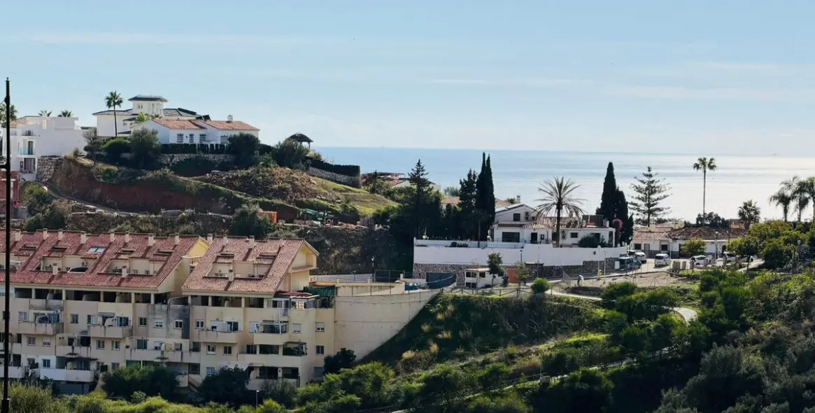 Venta de apartamento en planta media en Higueron 7