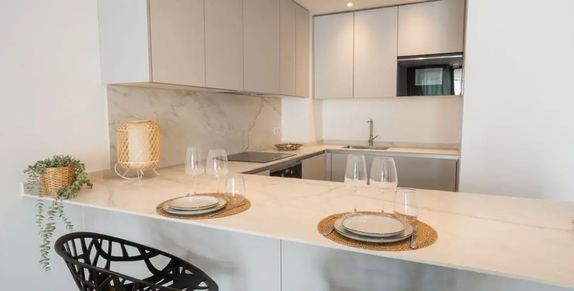 Sale of middle floor apartment in Higueron 14