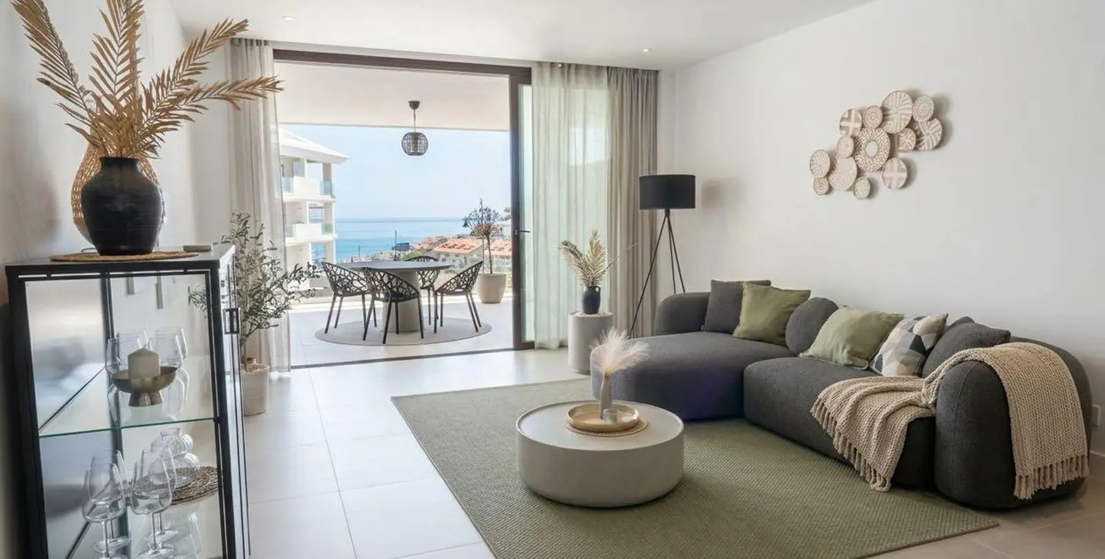 Sale of middle floor apartment in Higueron 1