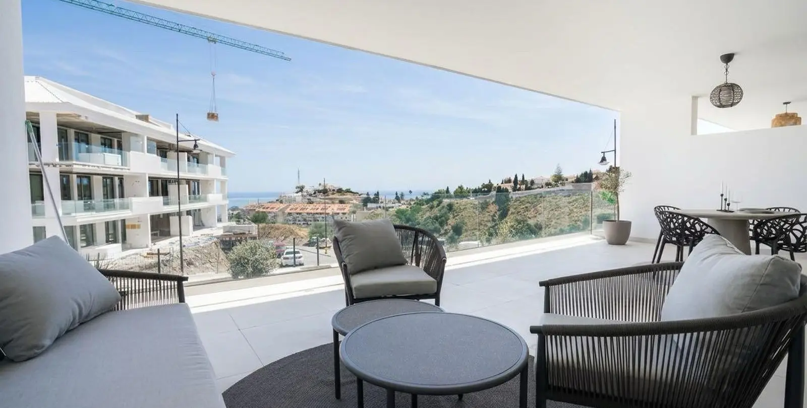 Sale of middle floor apartment in Higueron 5