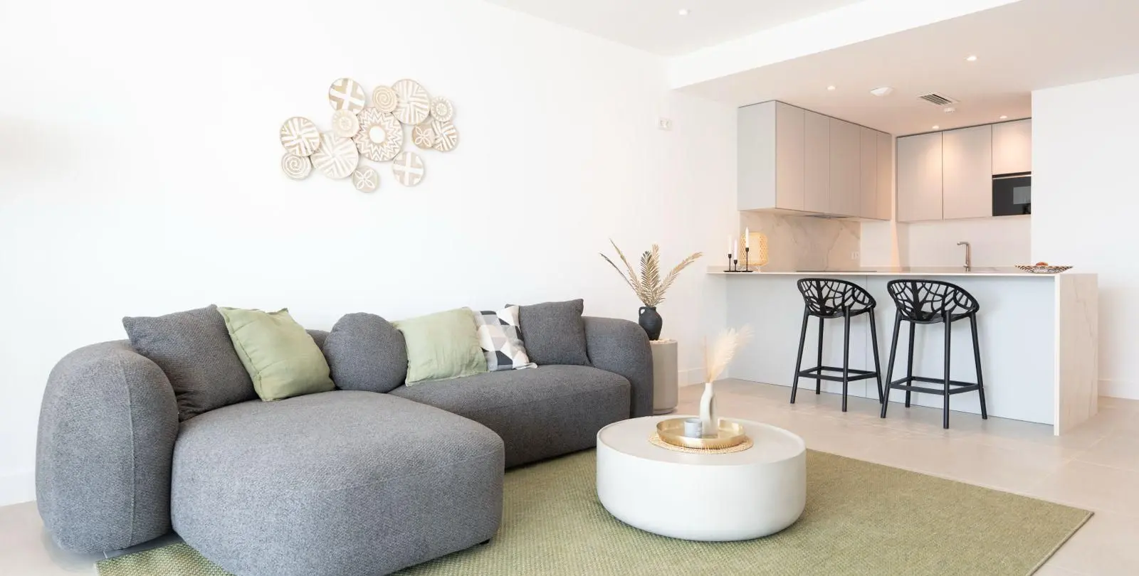 Sale of middle floor apartment in Higueron 7