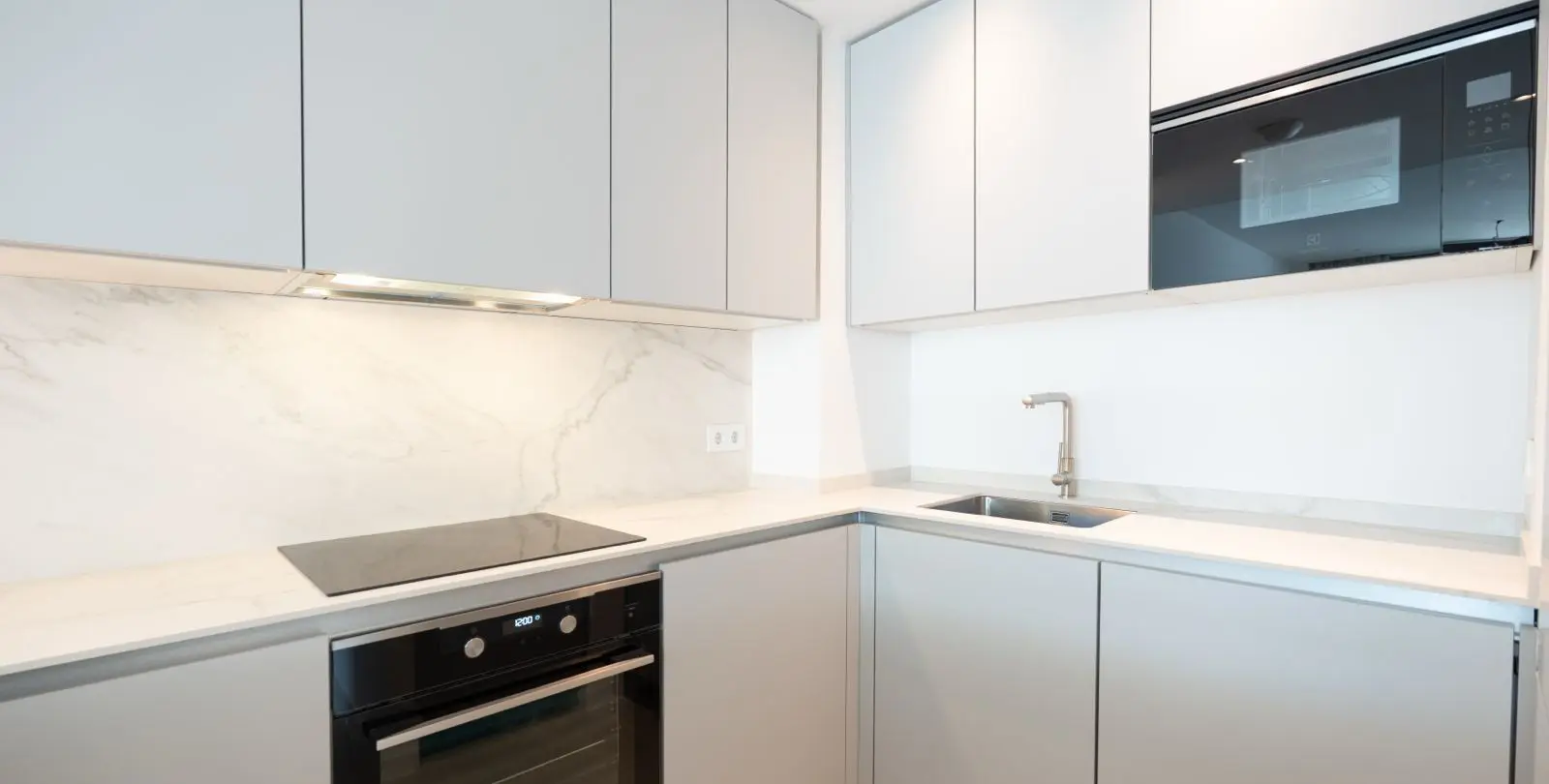Sale of middle floor apartment in Higueron 8