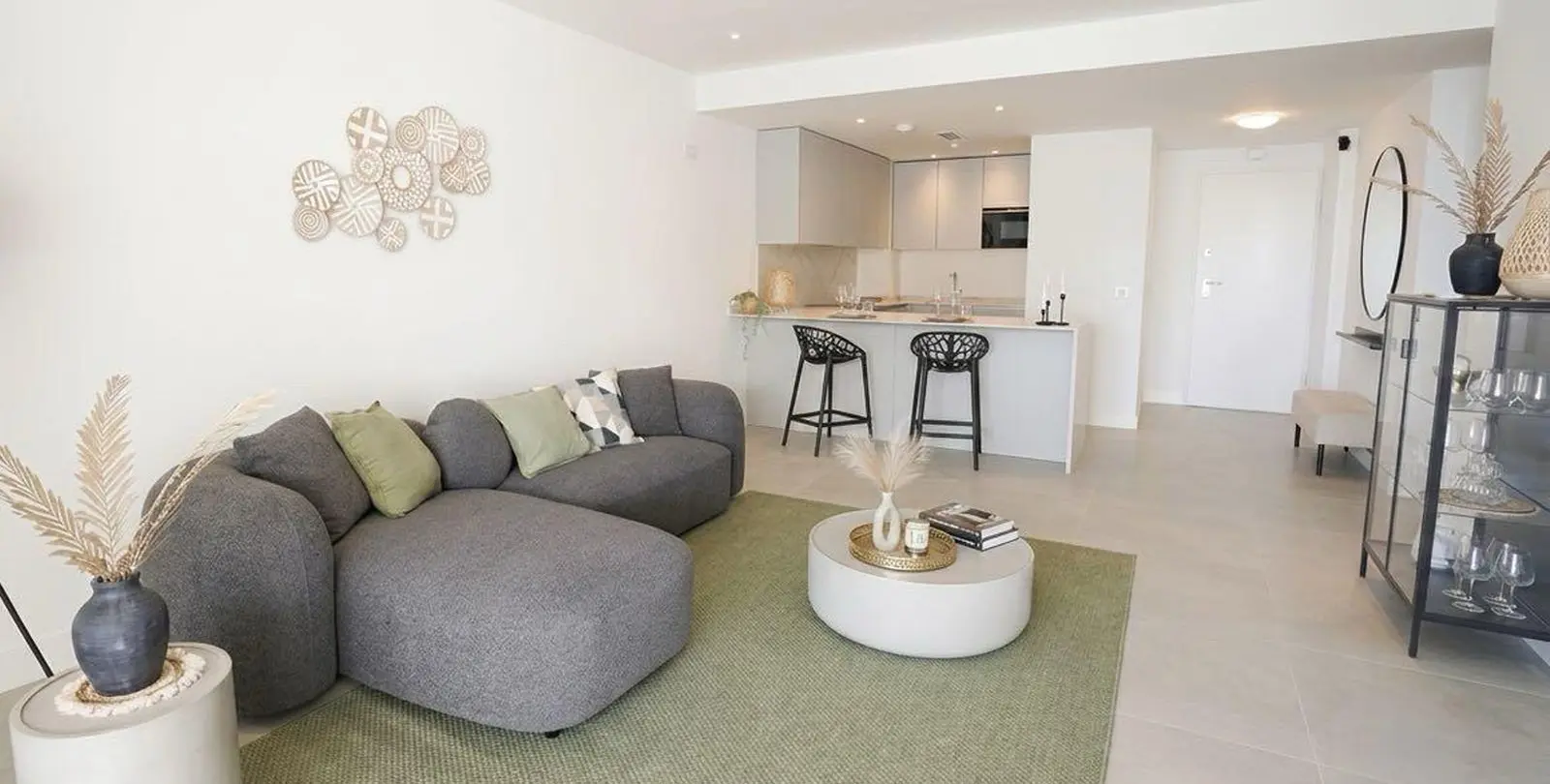 Sale of middle floor apartment in Higueron 11