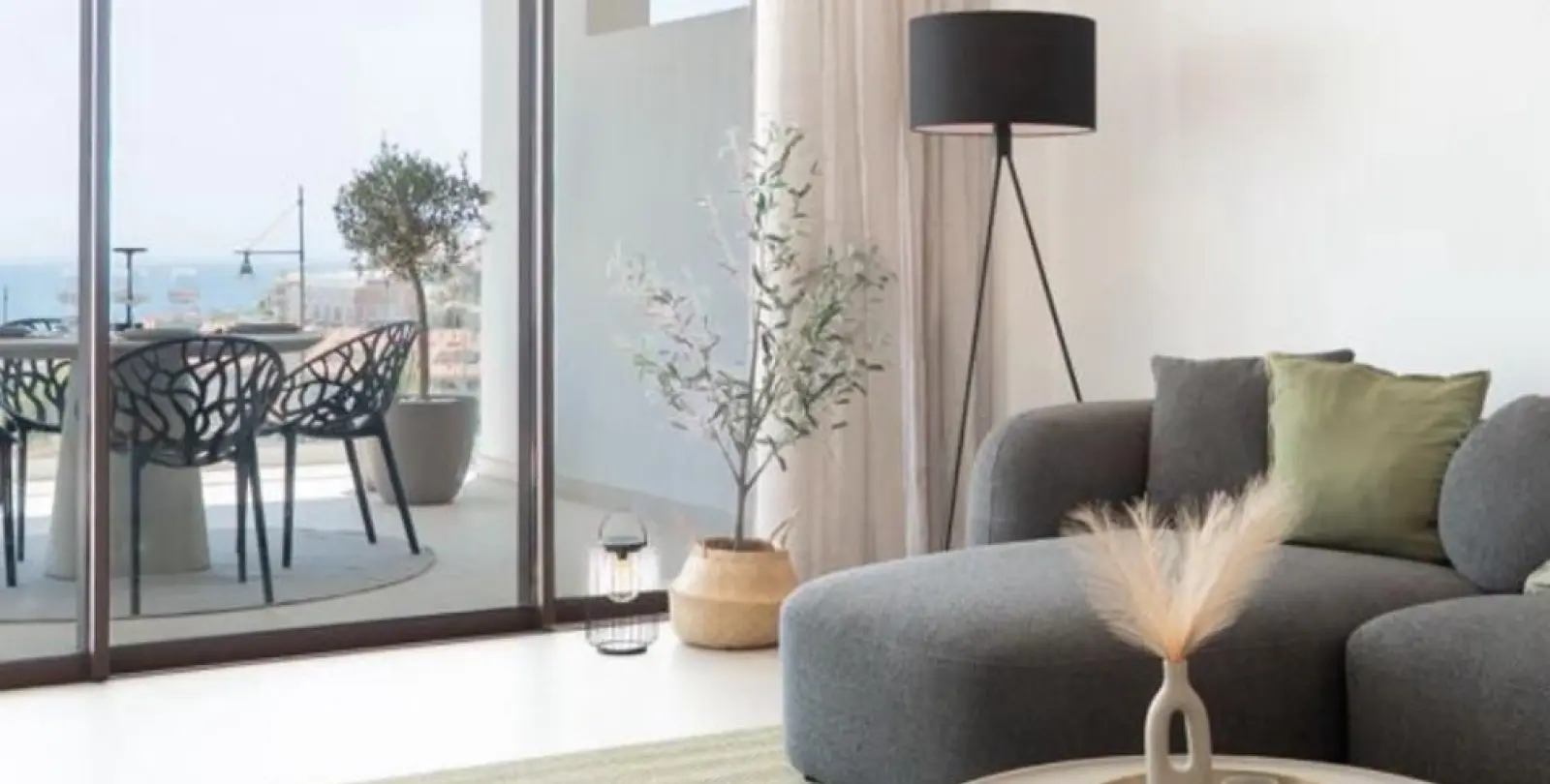 Sale of middle floor apartment in Higueron 12