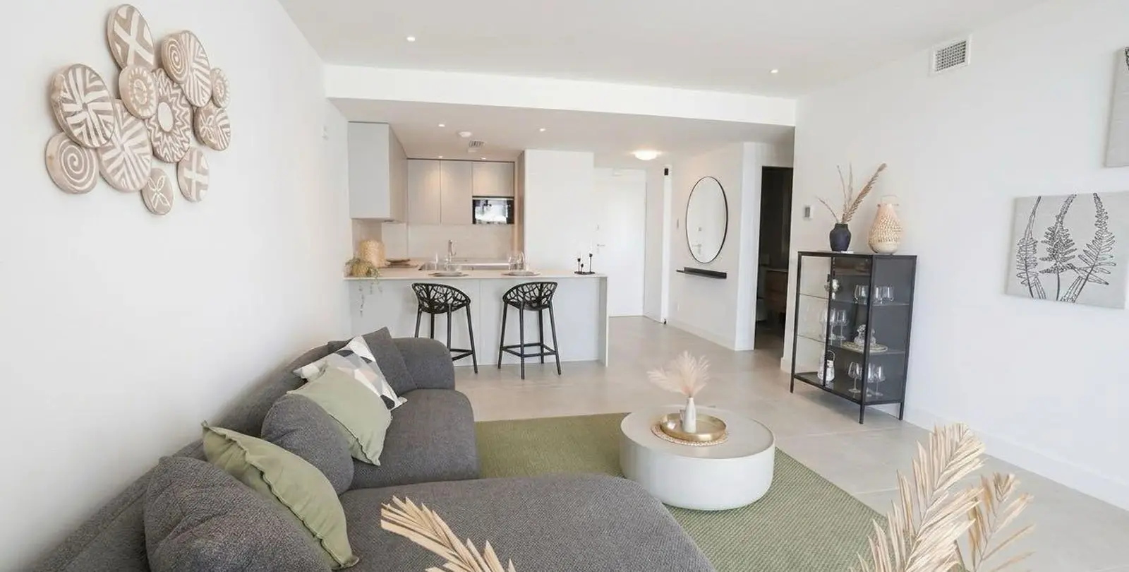 Sale of middle floor apartment in Higueron 13