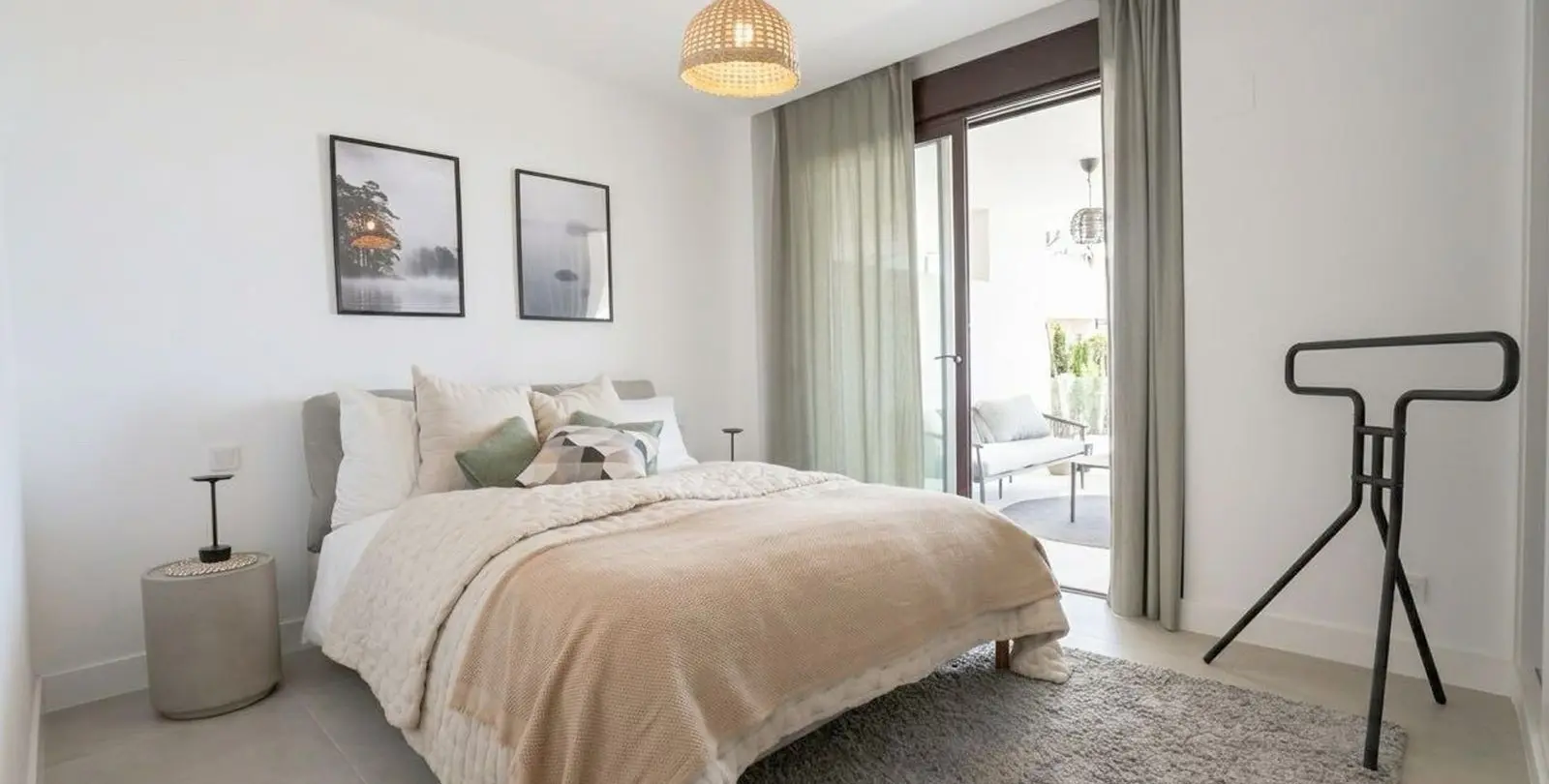 Sale of middle floor apartment in Higueron 17