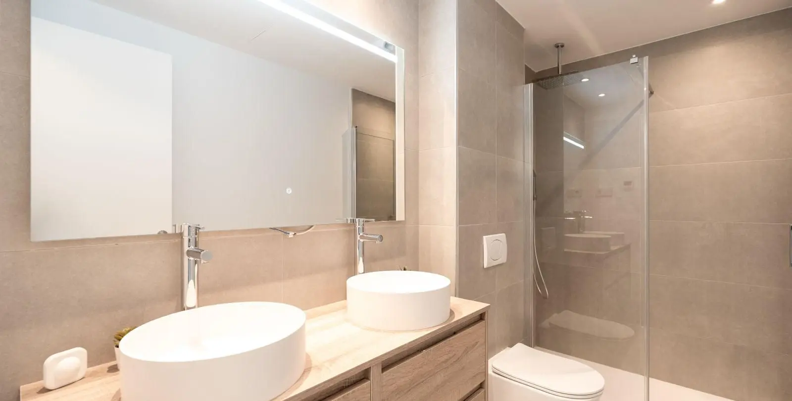 Sale of middle floor apartment in Higueron 18