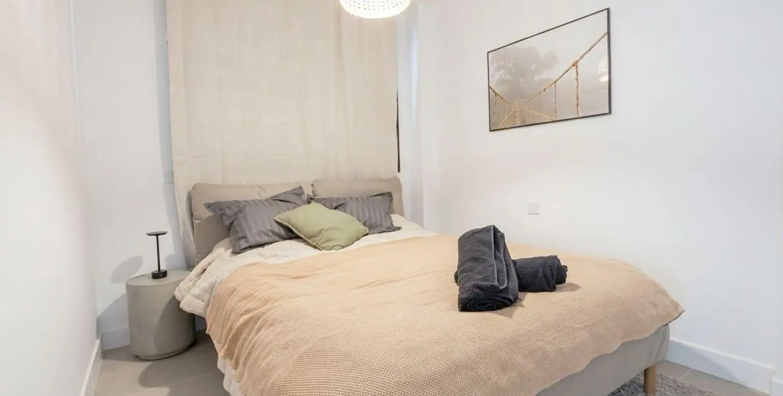 Sale of middle floor apartment in Higueron 20